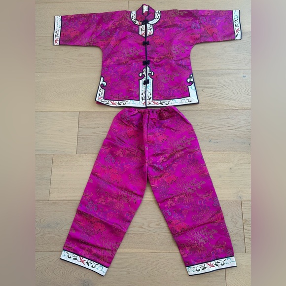 New Chinese outfit - Picture 1 of 3